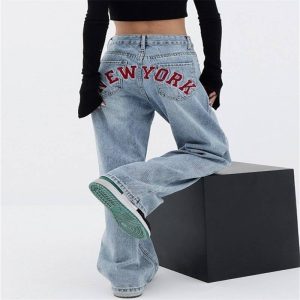 Jean boyfriend bouffant brodé au dos