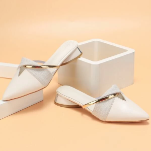 Pointy Toe Twist Detail Flat Mules