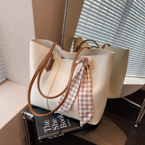 Daily work commuting large capacity bag female 2023 summer simple versatile Tote bag niche fashion shoulder bag