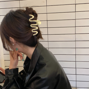 Cream color system niche design sense wave grab clip back of the head temperament hair grab plate hair clip shark clip hair accessories female