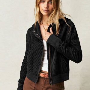 Hooded long-sleeved zip-up hoodie