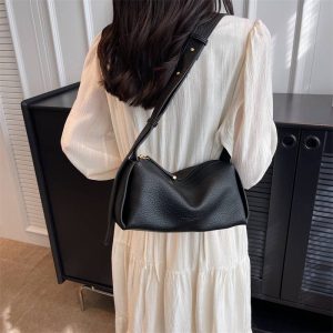 This year's popular bag women's large capacity 2023 new summer all-match one shoulder messenger bag beautiful burst pillow bag
