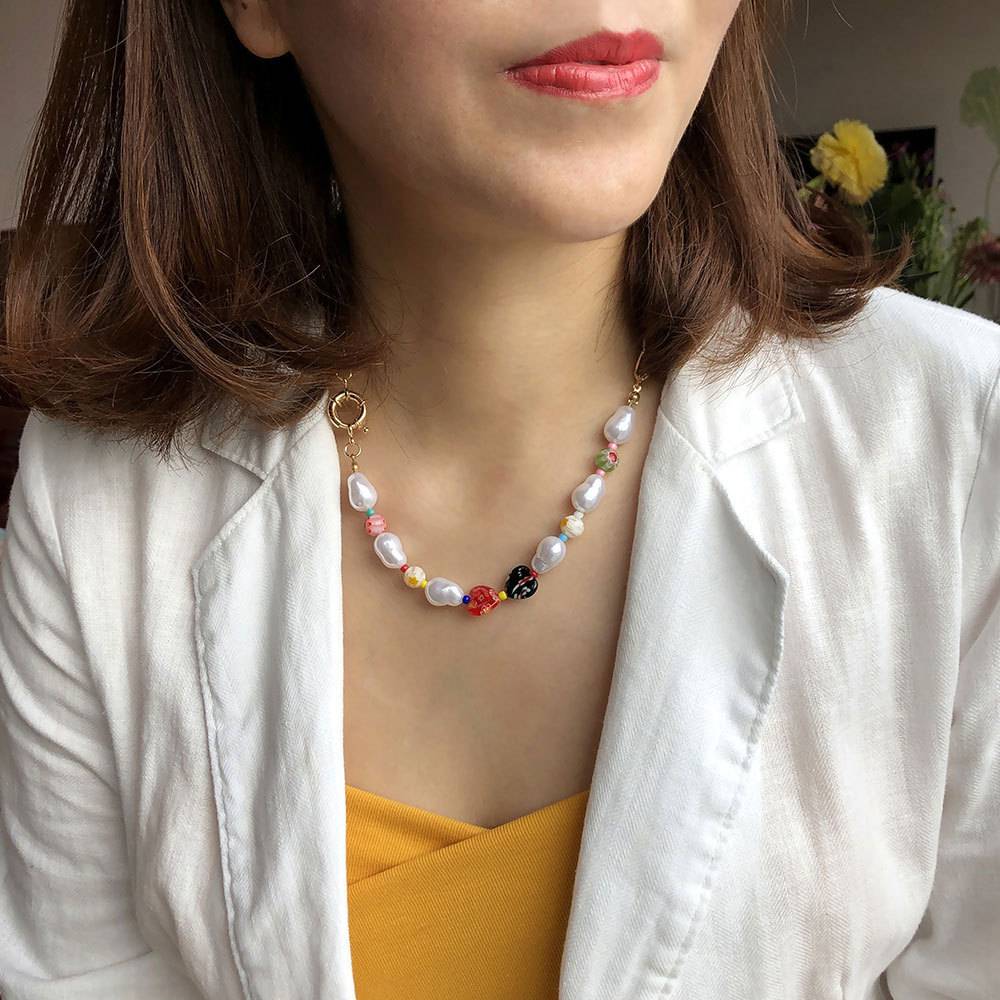 Colored glass pearl necklace bow