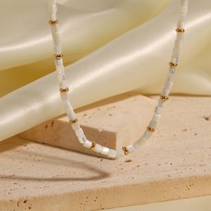 White vintage short necklace