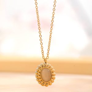 Natural stone flower pendant necklace
