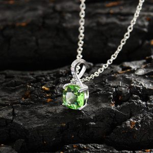 Emerald pendant clavicle chain