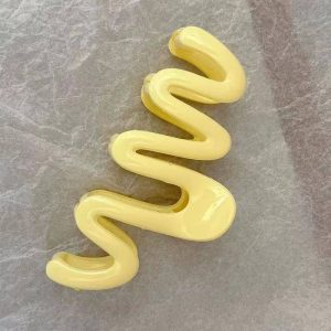 ins cream dopamine wavy line hair clip women's back of the head dish hair shark clip simple clip manufactor wholesale