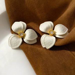 S925 Vintage white flower stud earrings