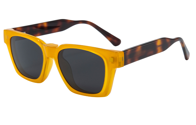 200836 Square Magnetic Clip on Eyeglasses