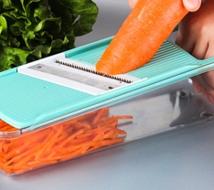 Multifunctional Kitchen Vegetable & Potato Shredder with Case (Colour: Blue)