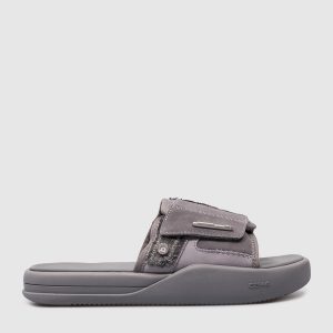 Gray combination flip flops with logo C2H4