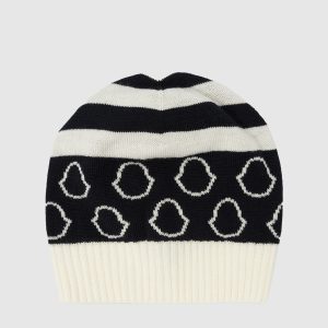 Children's hat made of wool in the pattern of the emblem Moncler ENFANT