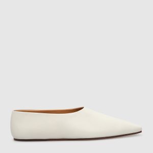 Light beige square toe leather flat shoes The Row